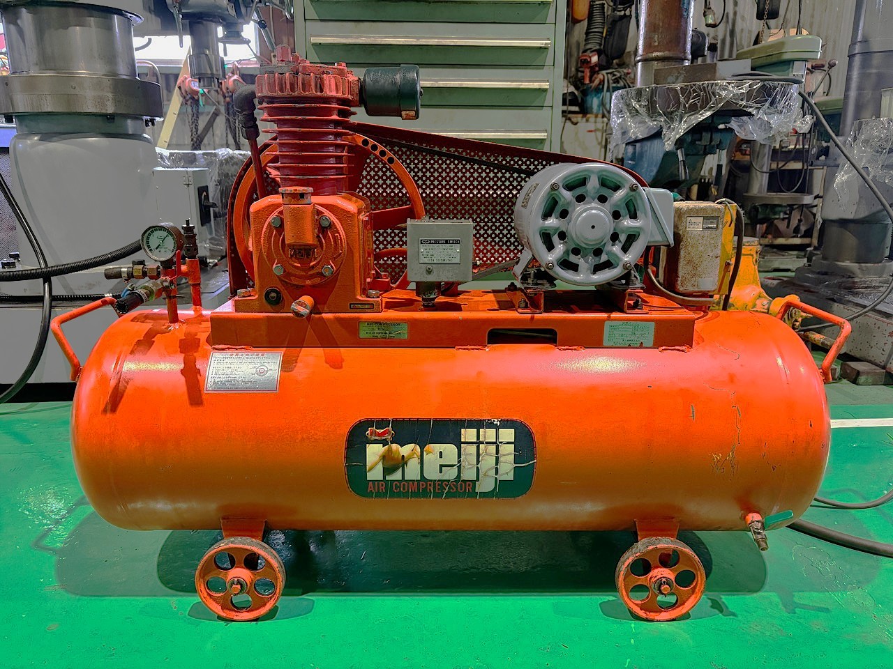 コンプレッサー